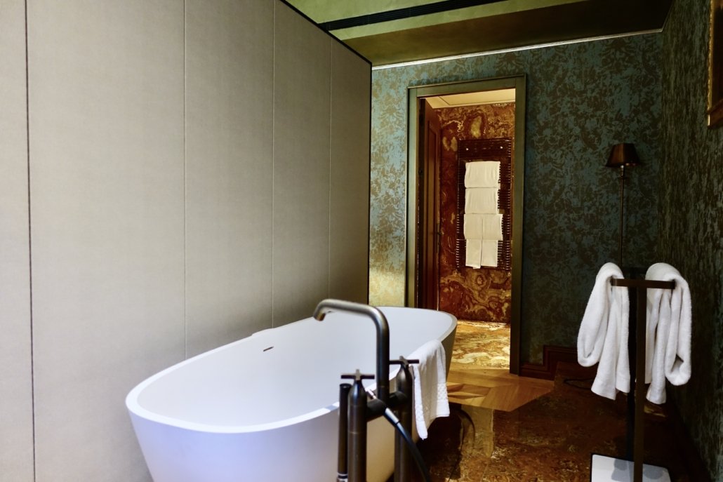 Palazzo Venart Luxury Hotel, bathtub of Lord Byron Deluxe Suite