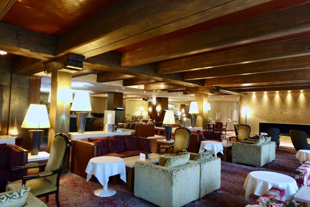 Tschuggen Hotel Arosa: bar - ski-in/ski-out hotels in Switzerland