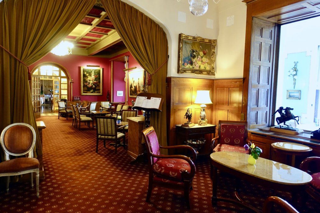 lobby/bar at Hotel Victoria in Glion Montreux/Switzerland