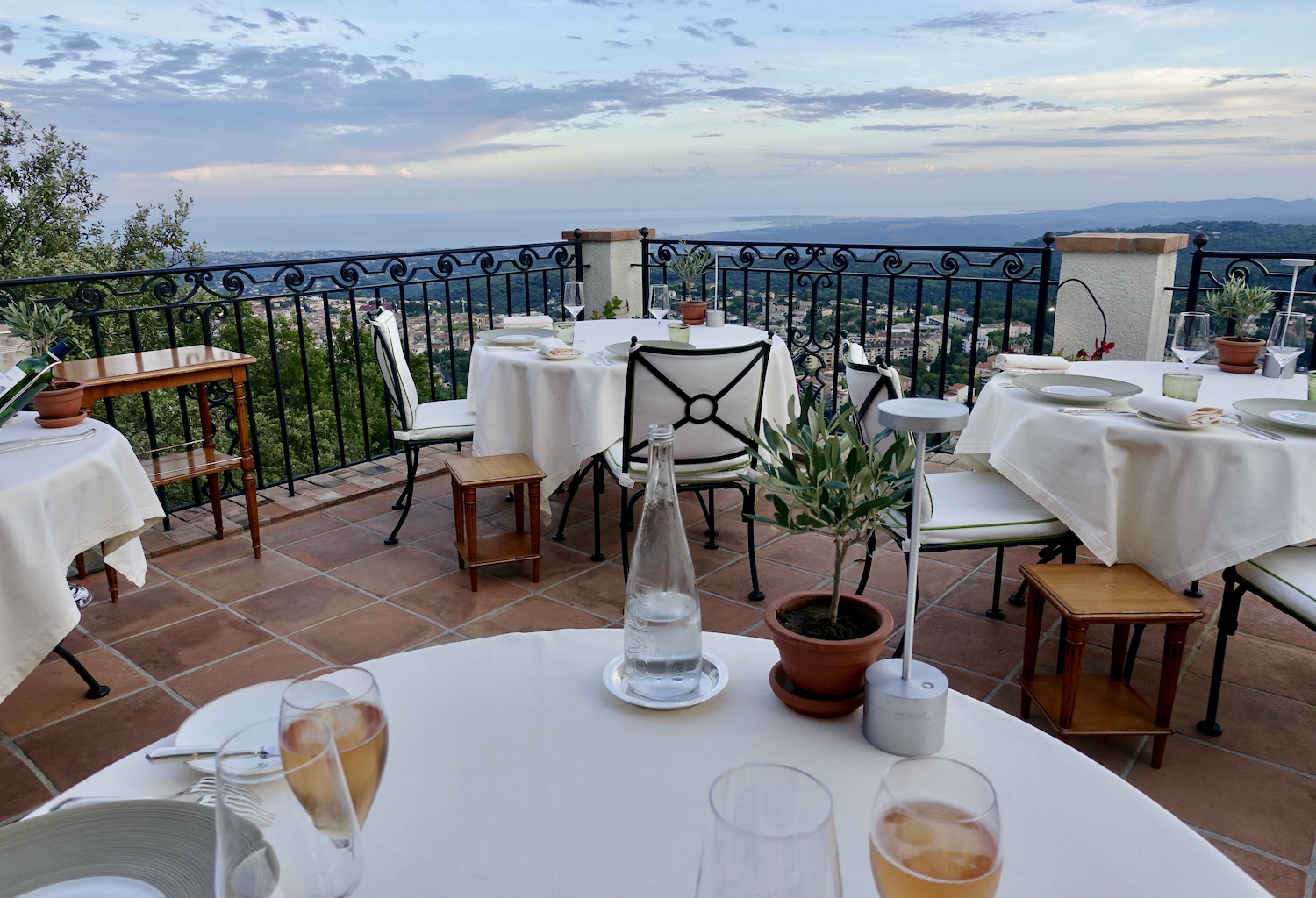 Le Saint-Martin 1-star Michelin French Riviera hills, outdoor restaurant