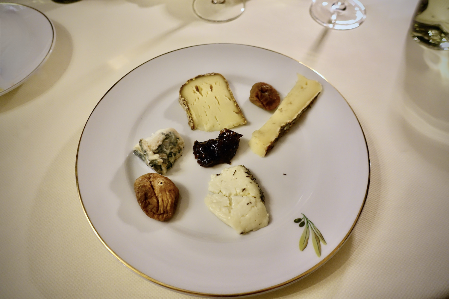 Le Saint-Martin 1-star Michelin French Riviera hills, cheese from the trolley