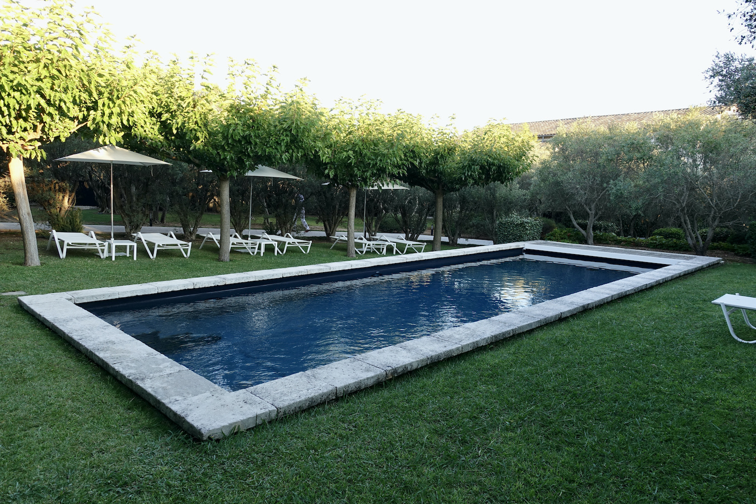 Staying & dining in style in the Provence/France: swimming pool at Hotel B Design & Spa Paradou