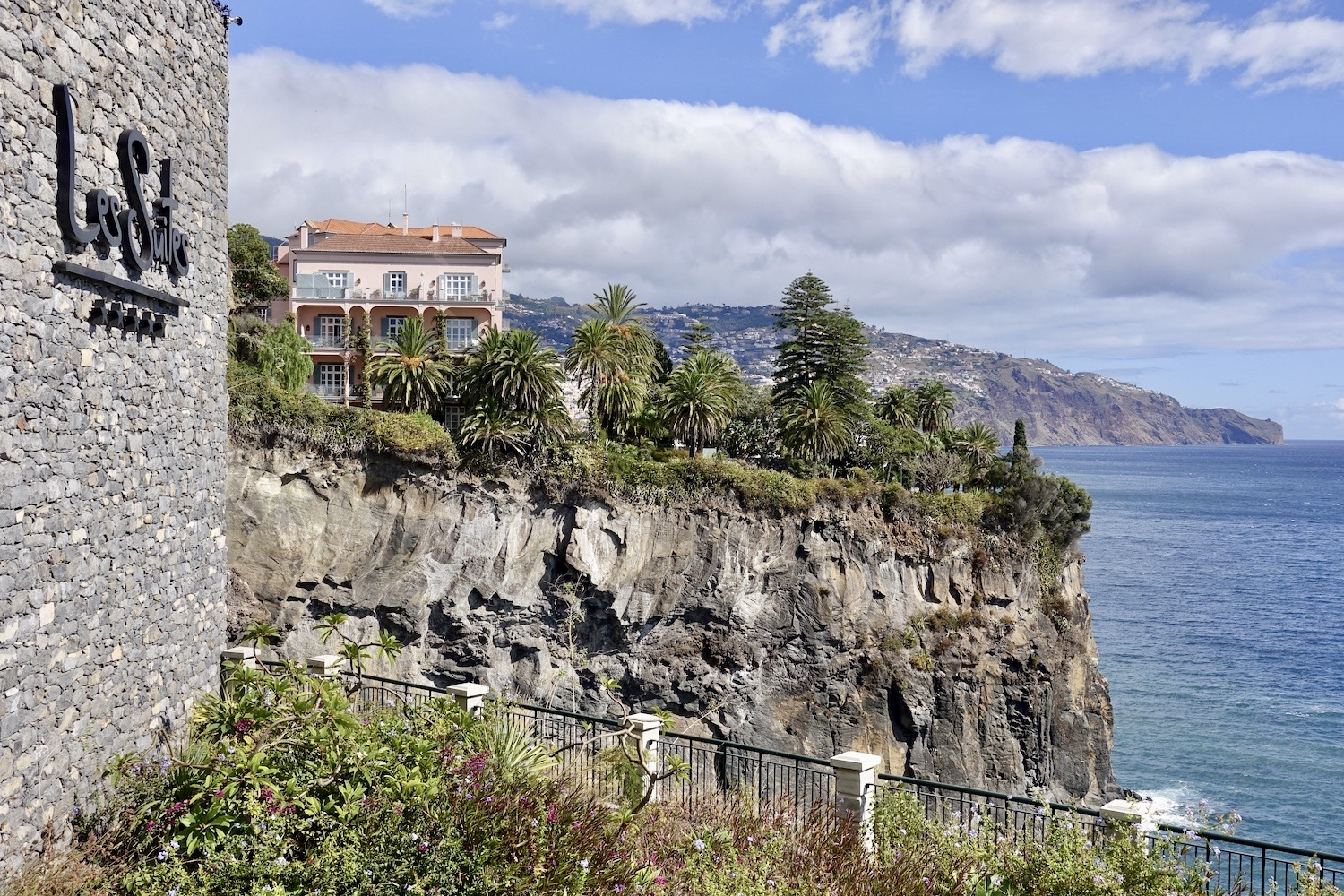 2 luxury hotels Funchal - luxury hotels in Madeira