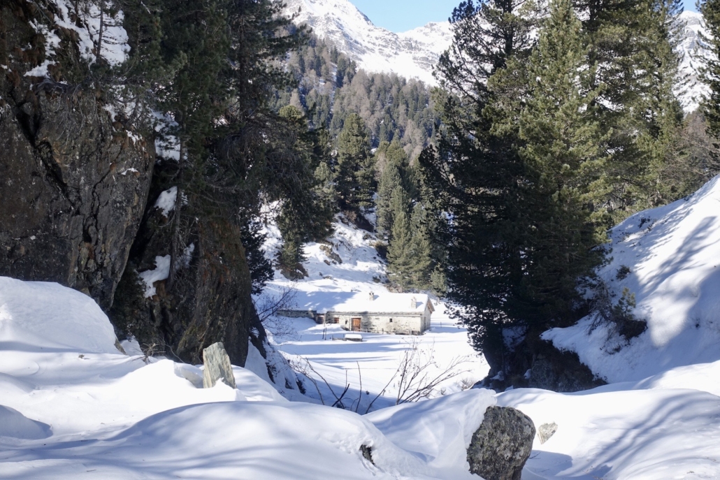 Lake Cavloc Switzerland - winter walks Engadine