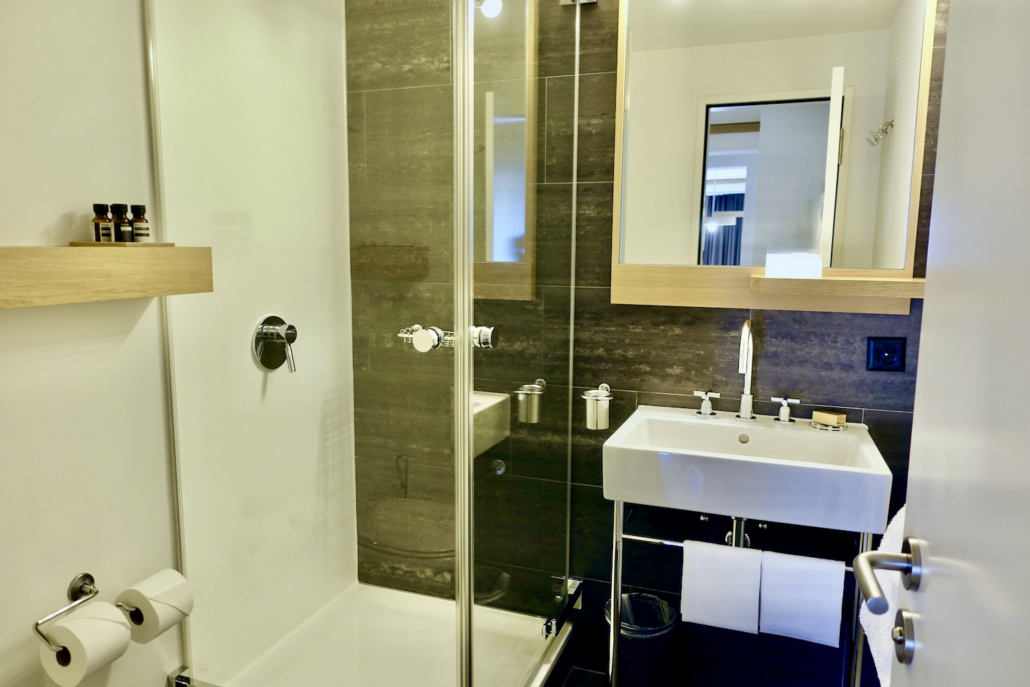 bathroom with shower Corner Suite Hotel The Omnia Zermatt, Switzerland