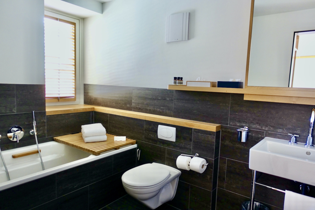 bathroom with tub Corner Suite Hotel The Omnia Zermatt, Switzerland