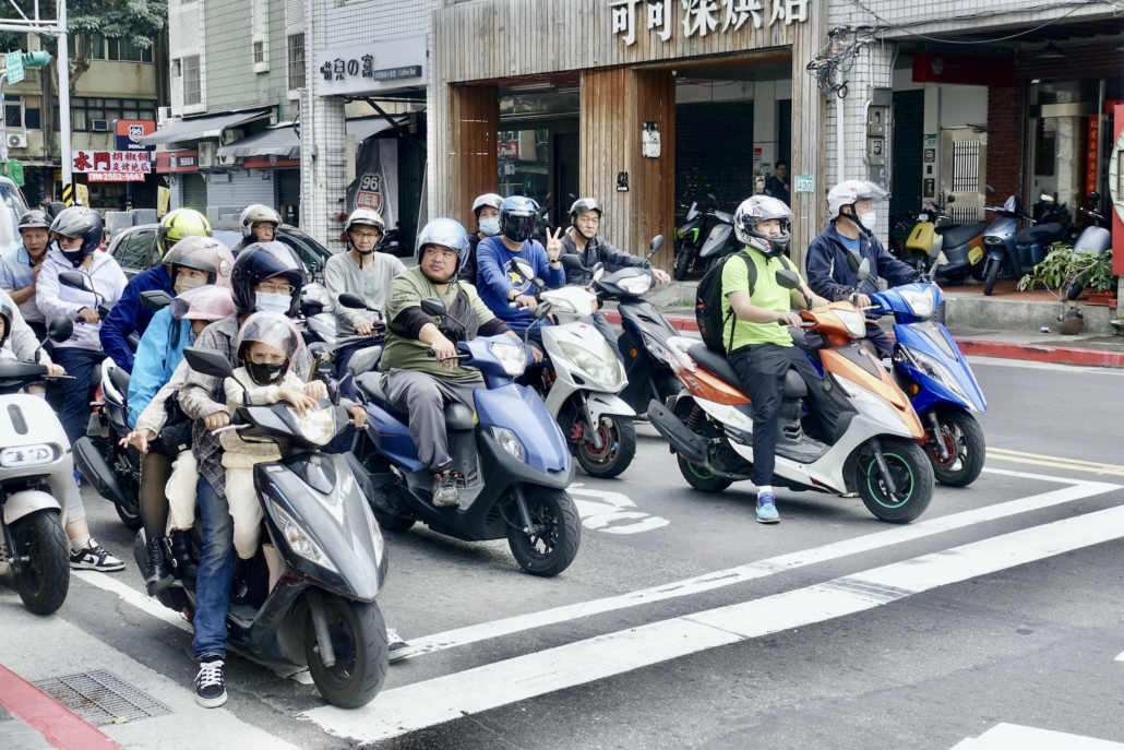 Scooters in Taipei, Taiwan - plan a Taiwan trip